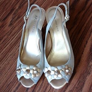 Anne Klein Posy beige shimmer pumps, 7.5M